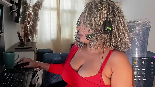 Snapshot of LiloTorontoo chatting on November 3, 2025, 1:56 pm LiloTorontoo online show from November 3, 2025, 1:56 pm