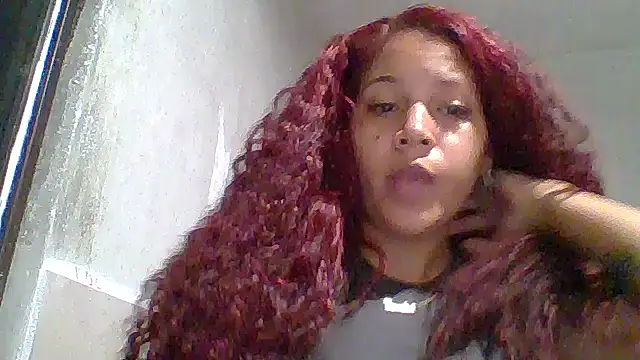 Snapshot of Daila_Lucia chatting on November 24, 2025, 12:21 am Daila Lucia online show from November 24, 2025, 12:21 am