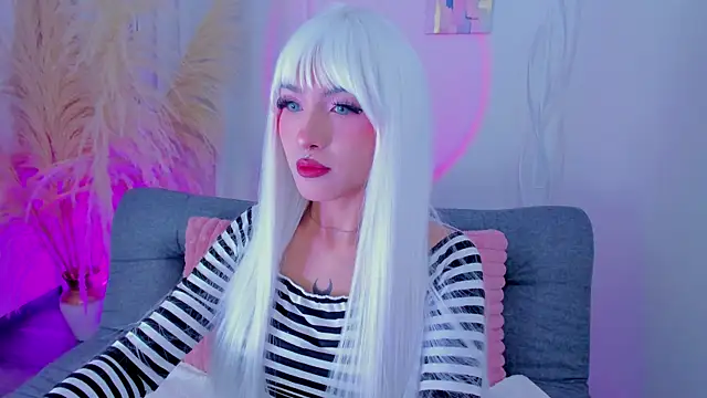 cuteezoe online show from November 18, 2025, 4:39 am