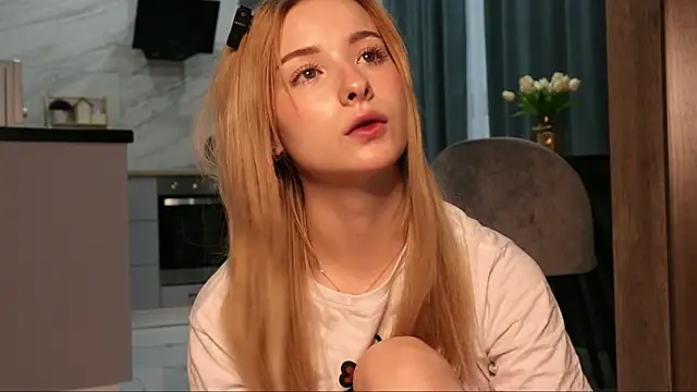 Nana Wilson online show from November 14, 2025, 4:44 am