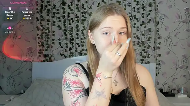  influensii  online show from November 10, 2025, 4:55 am