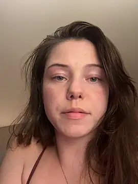 Snapshot of lilbbyily chatting on April 21, 2026, 2:15 am lilbbyily online show from April 21, 2026, 2:15 am