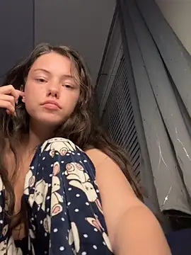 Snapshot of lilbbyily chatting on May 9, 2026, 4:39 am lilbbyily online show from May 9, 2026, 4:39 am