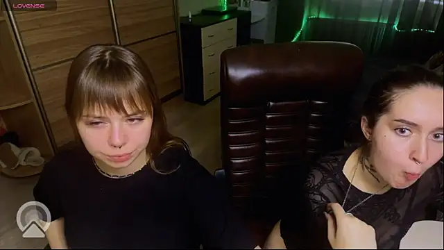 xxx sandra  online show from October 10, 2025, 12:59 pm