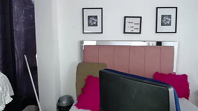 Lele F w online show from December 2, 2025, 8:37 pm