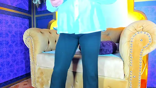 Scarlett Barnes online show from November 7, 2025, 11:43 am