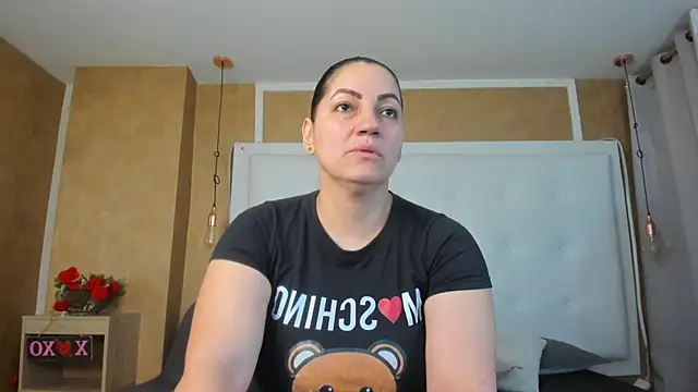 Heidy milf online show from July 4, 2026, 8:15 pm