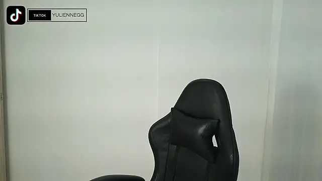 Yulienneg online show from September 11, 2025, 4:01 am