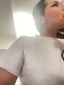 Snapshot of Mia_garcia28 chatting on November 18, 2025, 8:02 pm Mia garcia28 online show from November 18, 2025, 8:02 pm