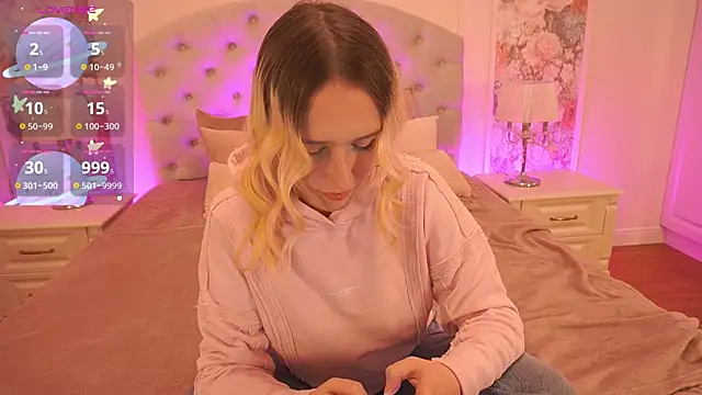 LilElfie online show from December 16, 2025, 10:48 pm