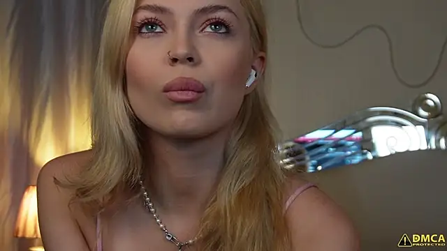 Snapshot of kellypeachcake chatting on October 21, 2025, 5:30 am kellypeachcake online show from October 21, 2025, 5:30 am