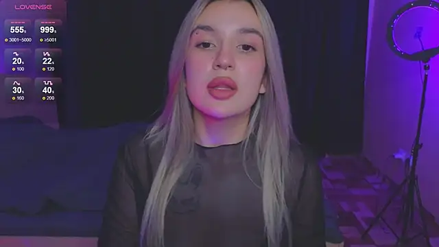 RoxyChill online show from September 13, 2025, 8:30 pm