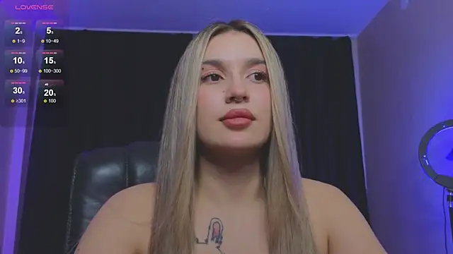 RoxyChill online show from November 9, 2025, 8:29 pm