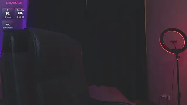 RoxyChill online show from December 2, 2025, 9:43 pm