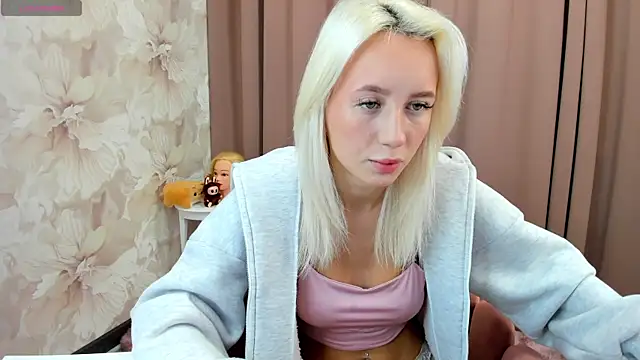 Snapshot of cute_luucy chatting on October 13, 2025, 2:55 am cute luucy online show from October 13, 2025, 2:55 am