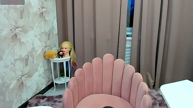 Snapshot of cute_luucy chatting on October 21, 2025, 3:18 am cute luucy online show from October 21, 2025, 3:18 am