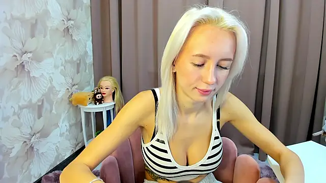 Snapshot of cute_luucy chatting on October 23, 2025, 2:33 am cute luucy online show from October 23, 2025, 2:33 am