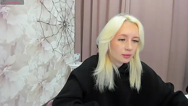 Snapshot of cute_luucy chatting on November 3, 2025, 2:46 am cute luucy online show from November 3, 2025, 2:46 am