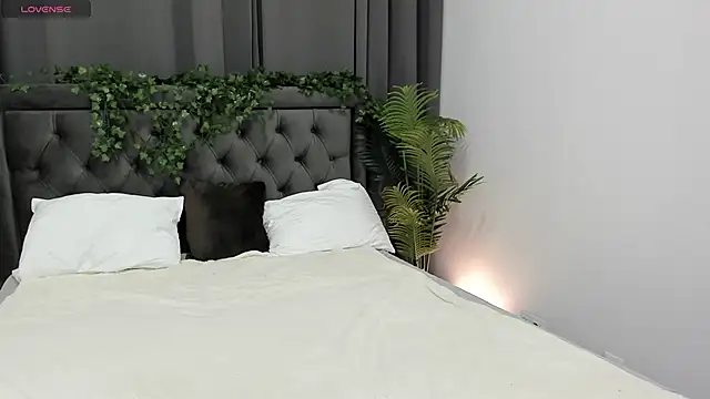 Snapshot of cute_luucy chatting on November 25, 2025, 2:44 am cute luucy online show from November 25, 2025, 2:44 am