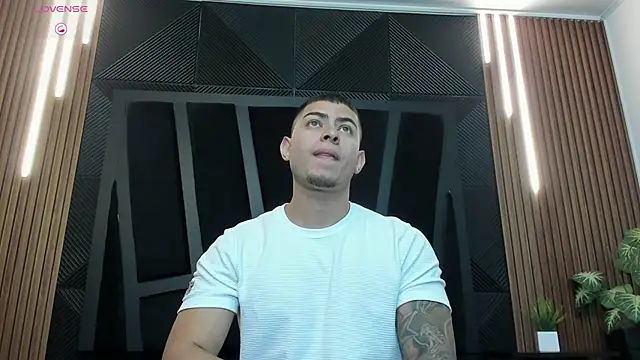 Snapshot of marco_garciia_ chatting on September 24, 2025, 11:19 pm marco garciia  online show from September 24, 2025, 11:19 pm