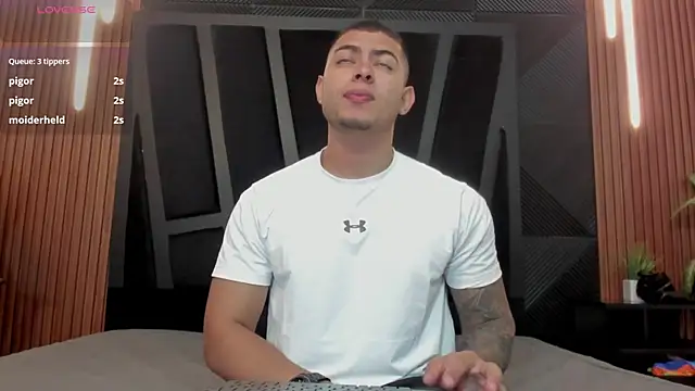 Snapshot of marco_garciia_ chatting on October 7, 2025, 11:13 pm marco garciia  online show from October 7, 2025, 11:13 pm