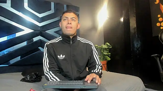 marco garciia  online show from November 30, 2025, 3:05 pm