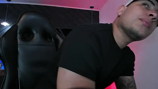 marco garciia  online show from February 18, 2026, 11:11 pm