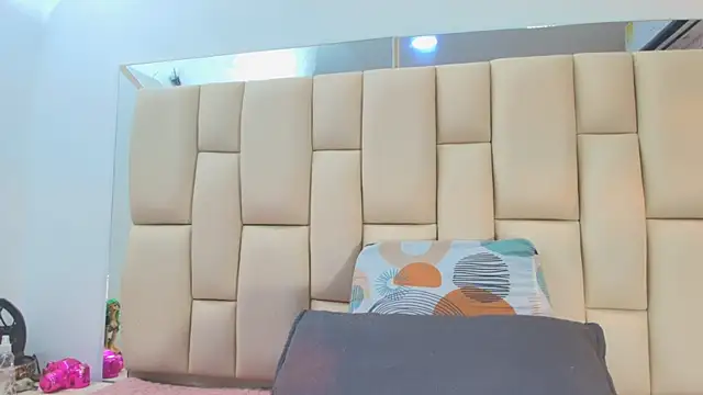 sweet amye online show from November 25, 2025, 7:47 pm