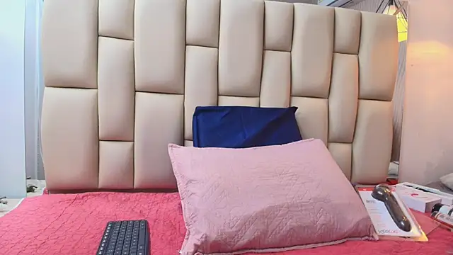 sweet amye online show from December 20, 2025, 7:10 pm