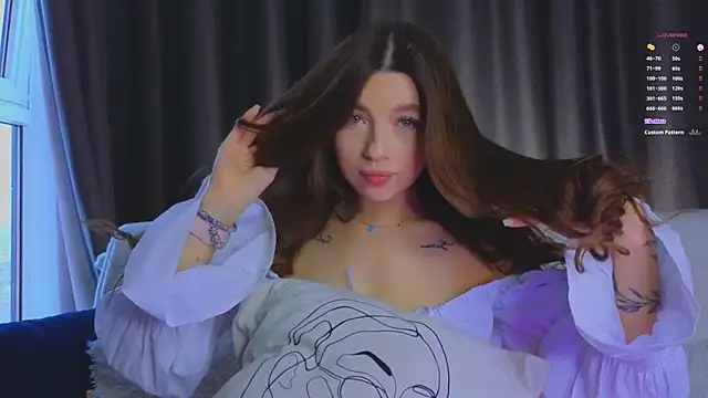 VirginiaHouston online show from November 12, 2025, 6:25 am