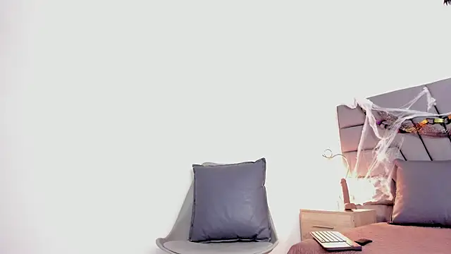 Snapshot of Maia_520 chatting on October 14, 2025, 6:20 pm Maia 520 online show from October 14, 2025, 6:20 pm