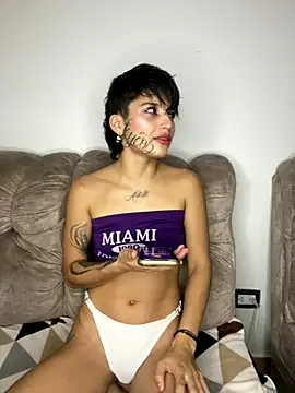 DayanaDG online show from October 19, 2025, 11:05 pm