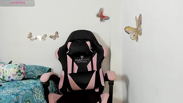 mari-ross online show from November 27, 2025, 2:13 am