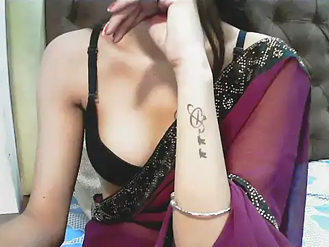 Snapshot of elize__ chatting on September 23, 2025, 2:14 am elize   online show from September 23, 2025, 2:14 am