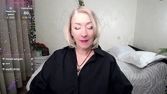 Snapshot of hunters_woman chatting on November 23, 2025, 1:49 am hunters woman online show from November 23, 2025, 1:49 am