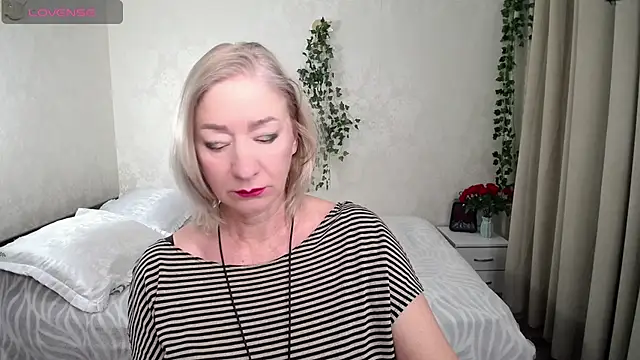 Snapshot of hunters_woman chatting on November 29, 2025, 10:35 pm hunters woman online show from November 29, 2025, 10:35 pm