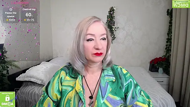 hunters woman online show from March 25, 2026, 5:19 pm