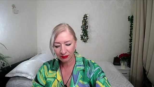 Snapshot of hunters_woman chatting on July 7, 2026, 1:37 pm hunters woman online show from July 7, 2026, 1:37 pm