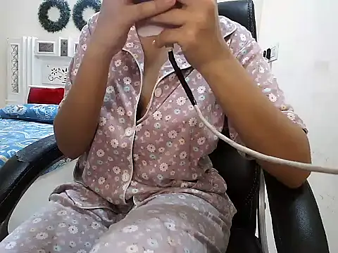Simranjeet kaur26 online show from May 23, 2026, 7:51 pm