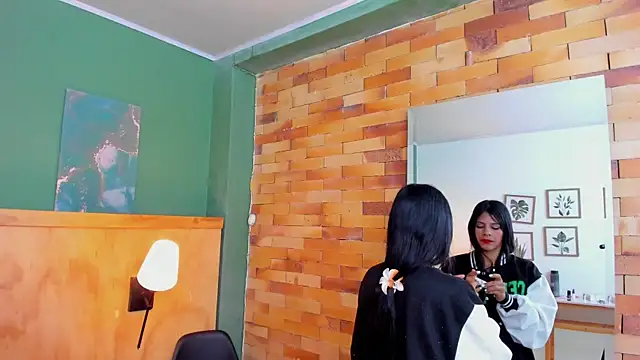 milavega  online show from October 5, 2025, 12:03 pm