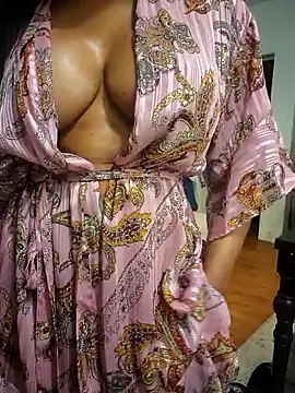 Caramel Lights online show from May 10, 2026, 3:44 am
