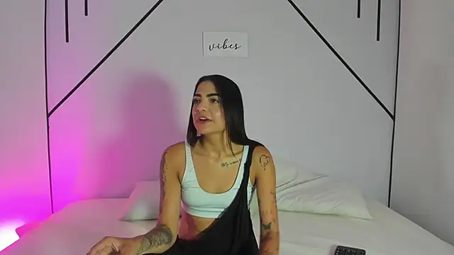 MiahCornell  online show from October 21, 2025, 7:58 pm