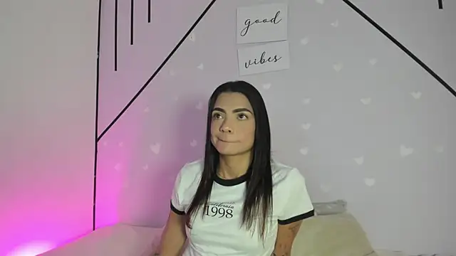 MiahCornell  online show from April 1, 2026, 7:44 pm