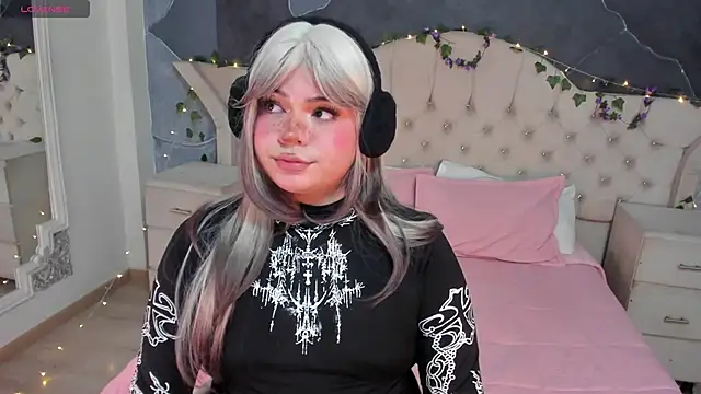 Maxxxine1 online show from April 5, 2026, 12:30 am