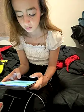 SeccySerena online show from November 14, 2025, 4:17 pm