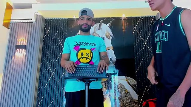 Snapshot of Dominic_Max_ chatting on November 8, 2025, 4:12 am Dominic Max online show from November 8, 2025, 4:12 am