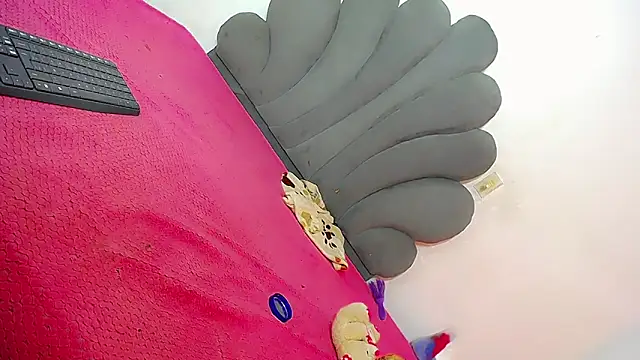 Sativa-sexy online show from March 4, 2026, 9:32 pm