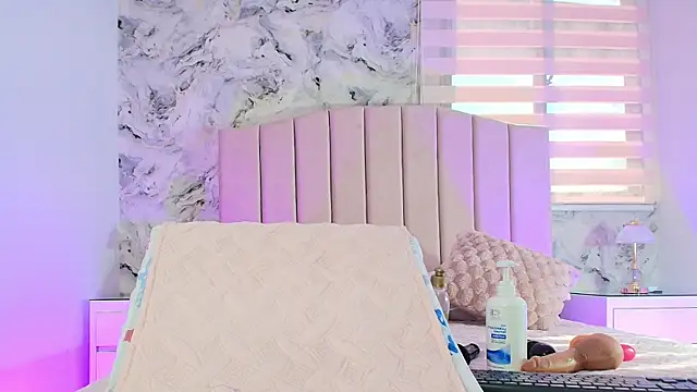 cataleya ebony  online show from November 11, 2025, 7:14 pm