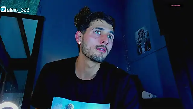 Snapshot of alejo__323__ chatting on February 17, 2026, 2:08 am alejo 323 online show from February 17, 2026, 2:08 am