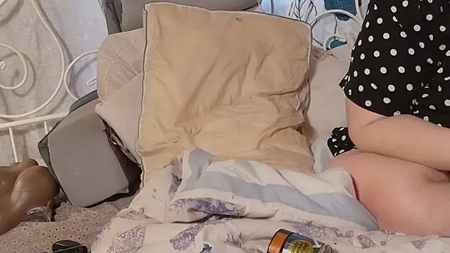 g0lden are0las89 online show from February 4, 2026, 10:04 pm